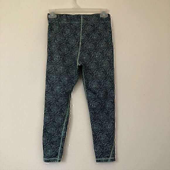 IVORY ELLA Blue Rose Floral Spellout Waistband Cropped or Capri Active Leggings - Picture 8 of 10